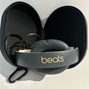 Beats Studio 3- like new
